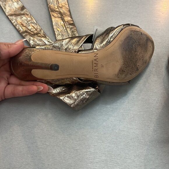 Alexandre Birman gold heels  - Picture 4 of 7